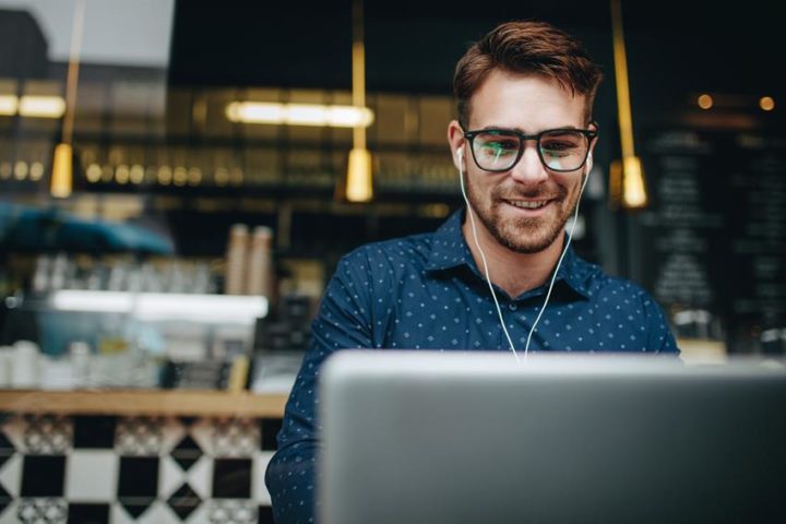 Jak na co dzień dbać o laptop? Poznaj porady ekspertów i wydłuż jego żywotność!